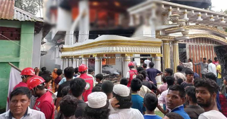 পুড়ে যাওয়া আওয়ামী লীগ নেতার বাড়িতে ৬ শিক্ষার্থীর লাশ