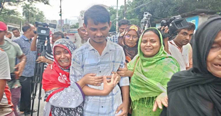 আবু সাঈদ হত্যা মামলা : কারাগার থেকে মুক্তি পেয়েছে ১৬ বছরের শিক্ষার্থী মাহিম