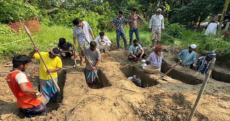 গাজীপুরে ৫ খুন : পাশাপাশি ৫ কবরে চিরনিদ্রায় মা, তিন মেয়ে ও ভাই, গ্রামজুড়ে শোক