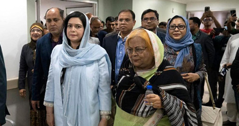 হাসপাতালে শাশুড়ি খালেদা জিয়াকে দেখে ধানমন্ডিতে বাবার বাড়িতে জুবাইদা রহমান