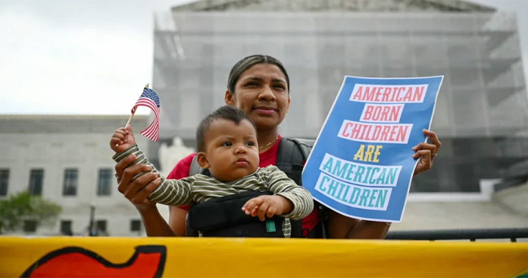 যুক্তরাষ্ট্রে জন্মসূত্রে নাগরিকত্ব বাতিল আদেশের বৈধতা যাচাই করবেন সুপ্রিম কোর্ট