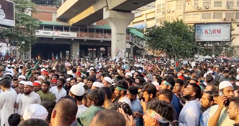 আওয়ামী লীগ নিষিদ্ধের দাবিতে শাহবাগ অবরোধ