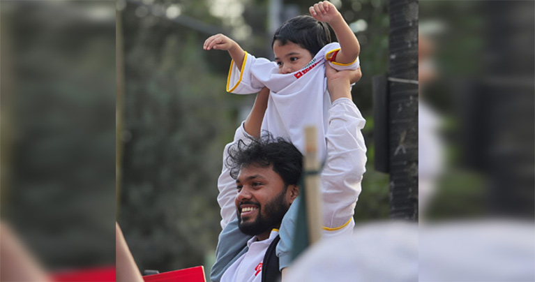 ‘ভাইয়া আমার বাচ্চাটারে একটু দেইখেন’ বলে কেঁদেছিলেন হাদি