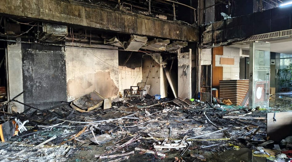 প্রথম আলো ও ডেইলি স্টার সাময়িকভাবে বন্ধ থাকার ঘোষণা