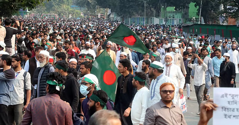 ভাইয়ের ইমামতিতে হাদির নামাজে জানাজা সম্পন্ন