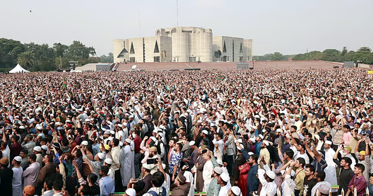 জানাজায় অংশ নেয় লাখো মানুষ : জাতীয় কবির পাশে সমাহিত ওসমান হাদি