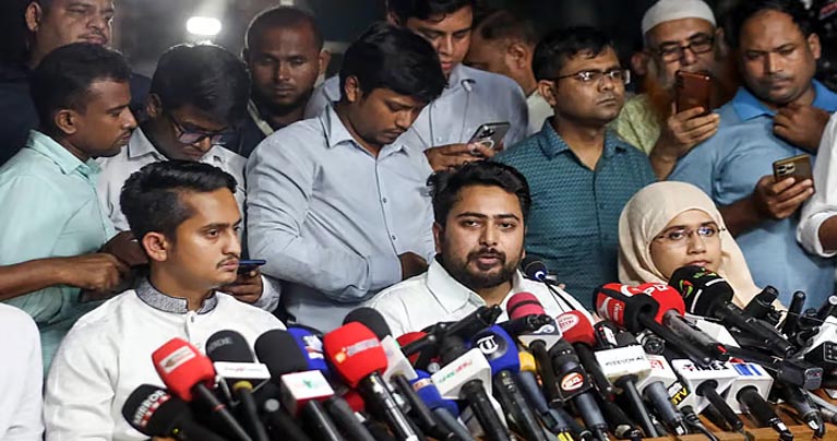 এই মুহূর্তে নির্বাচন কমিশনের পুনর্গঠন প্রয়োজন : নাহিদ ইসলাম