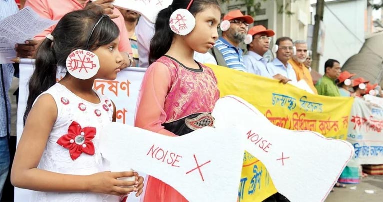 বিশ্বের কোলাহলপূর্ণ শহরগুলোর তালিকায় শীর্ষে ঢাকা : রিপোর্ট