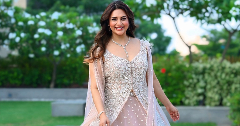 বিয়ের ১০ বছর পর যমজ সন্তানের মা হলেন ত্রিপাঠী