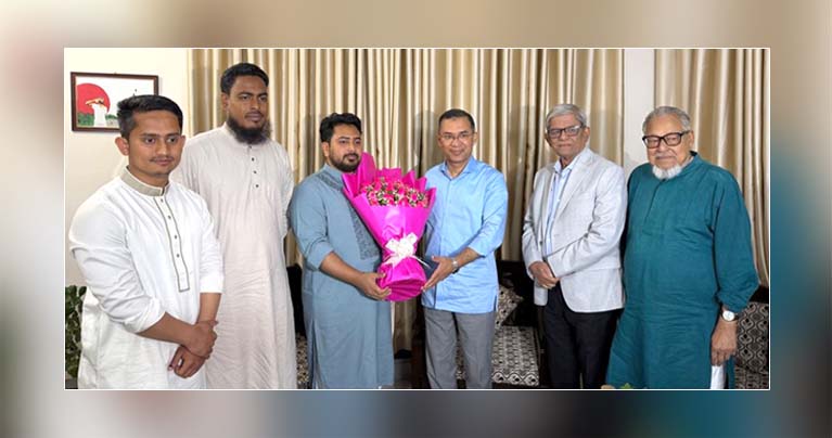 নাহিদ ইসলামের বাসায় তারেক রহমান