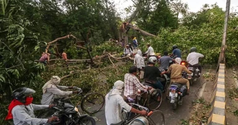 ভারতের উত্তর প্রদেশে ঝড়-বৃষ্টির তাণ্ডবে নিহত ৫৬
