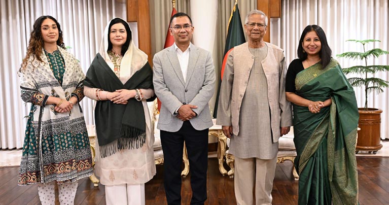 প্রধান উপদেষ্টার সঙ্গে সপরিবারে তারেক রহমানের সাক্ষাৎ