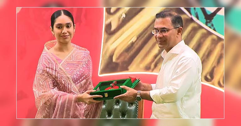 খালেদা জিয়ার পক্ষে স্বাধীনতা পুরস্কার গ্রহণ করলেন নাতনি জাইমা রহমান