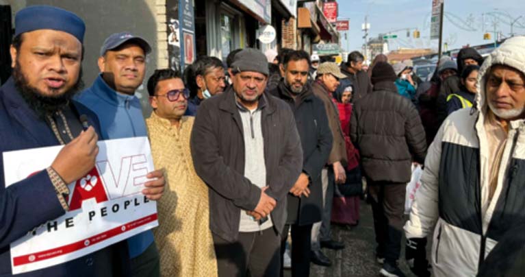 ফ্রেন্ডস সোসাইটি ও সেভ দ্যা পিপল’র উদ্যোগে ‘ফ্রি ফুড’ বিতরণ