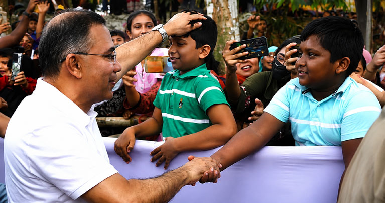 সরকারের প্রতি সন্তুষ্টি ৫৪ শতাংশ আর প্রধানমন্ত্রীর প্রতি ৬৬ শতাংশ