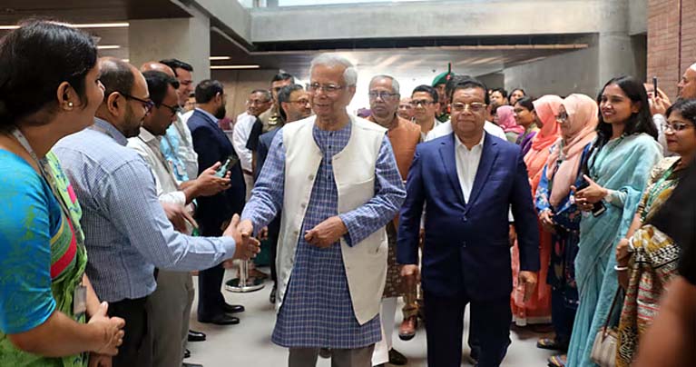 পুরোনো কর্মস্থলে ফিরলেন ড. মুহাম্মদ ইউনূস