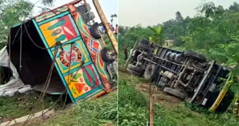 যমুনা সেতুর পূর্ব প্রান্তে রডবোঝাই ট্রাক উলটে নিহত ১৫