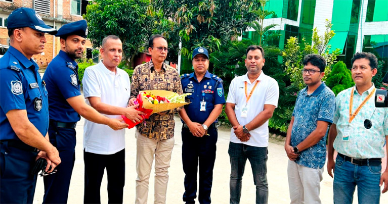 রংপুর রেঞ্জের ডিআইজি’র তারাগঞ্জে ব্লিং লেদার প্রডাক্টস কারখানা পরিদর্শন