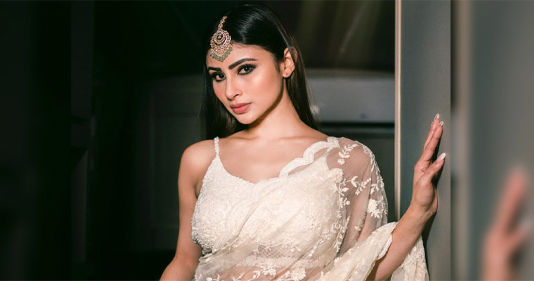 মঞ্চেই শ্লীলতাহানি ও অশালীন আচরণের শিকার হলেন মৌনী রায়