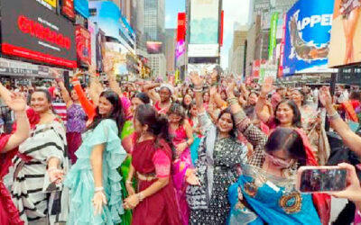 টাইমস স্কয়ারে বিশ্বমঞ্চে শাড়ির প্রচার ‘শাড়ি গোজ গ্লোবাল’