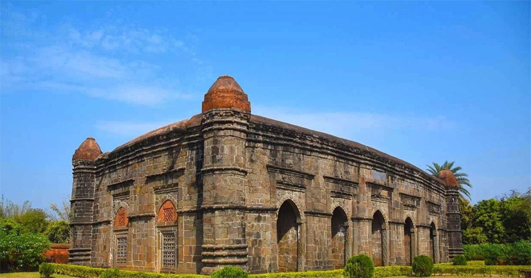 কলকাতায় ৬৫৩ বছরের পুরোনো মসজিদে পূজার আয়োজন