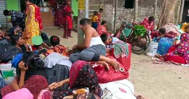 বাংলাদেশে সীমান্তে হঠাৎ শত শত মানুষ, শুভেন্দু বললেন ‘জলদি ভাগো’