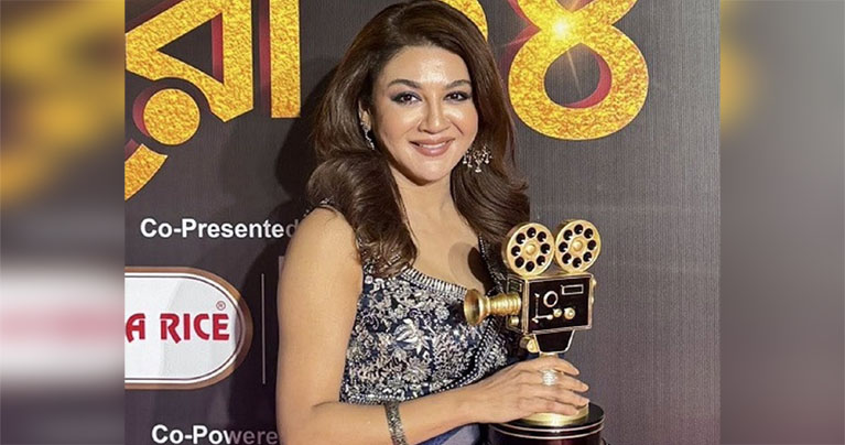 ভারতের সেরা অভিনেত্রীর পুরস্কার জিতলেন জয়া আহসান