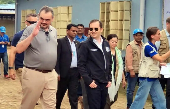 রোহিঙ্গা ক্যাম্পে মার্কিন প্রেসিডেন্টের বিশেষ দূত, শুনলেন সংকট ও চাহিদার কথা