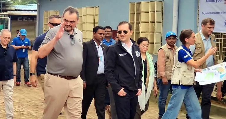 রোহিঙ্গা ক্যাম্পে মার্কিন প্রেসিডেন্টের বিশেষ দূত, শুনলেন সংকট ও চাহিদার কথা