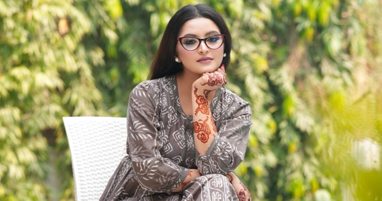 আবার আলোচনায় পরীমনি
