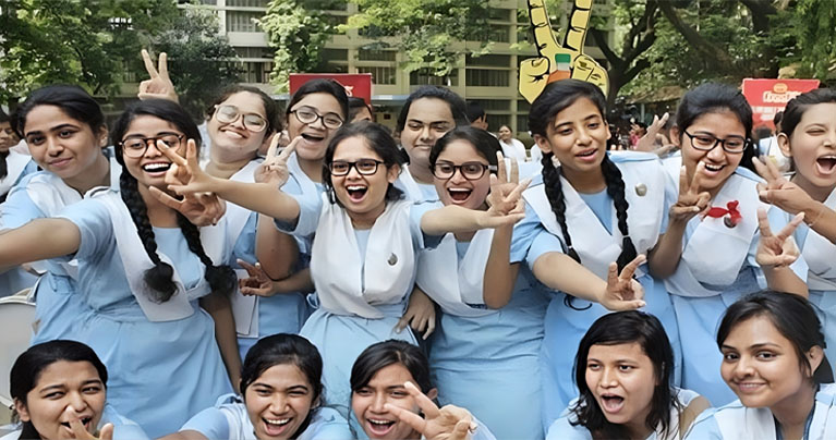 এসএসসি ও সমমান পরীক্ষায় পাসের হার ৬৮.৪৫ শতাংশ, কমেছে জিপিএ-৫