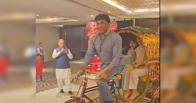 বাংলাদেশে রিকশাচালক পাকিস্তানের হাইকমিশনার, যাত্রী স্ত্রী-কন্যা