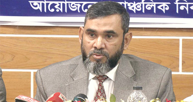 পোস্টাল ব্যালটে প্রবাসীদের ভোট, কোনো নির্বাচনেই ইভিএম নয় : ইসি সানাউল্লাহ