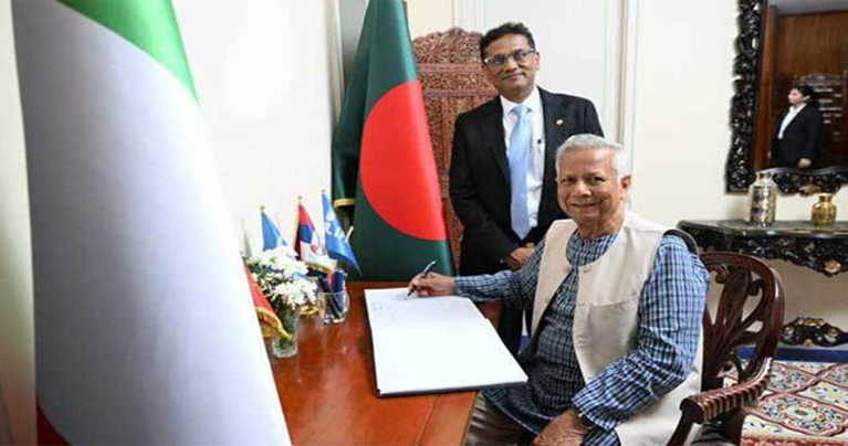 রোমে বাংলাদেশ হাউস পরিদর্শন করলেন প্রধান উপদেষ্টা