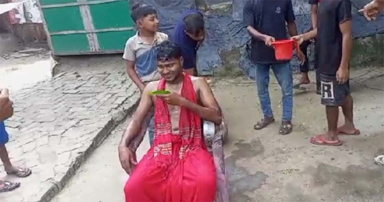 স্ত্রীকে তালাকের পর দুধ দিয়ে গোসল করলেন খুলনার আবু তালেব