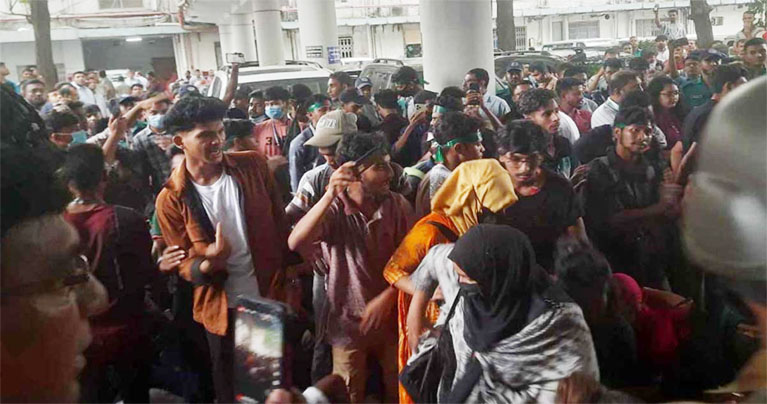 সচিবালয়ে ঢুকে পড়া ৫৩ শিক্ষার্থী আটক
