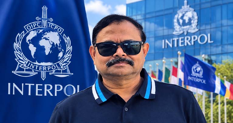 সাবেক সেনাপ্রধান আজিজের বিরুদ্ধে ইন্টারপোলে রেড নোটিশ জারির আবেদন
