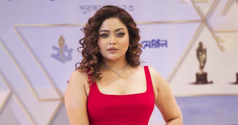যে উপহারে আপ্লুত ভাবনা