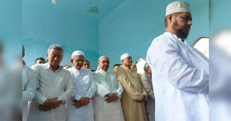 বায়তুল মোকাররমে গায়েবানা জানাজা পড়ল বিএনপি ও সমমনারা
