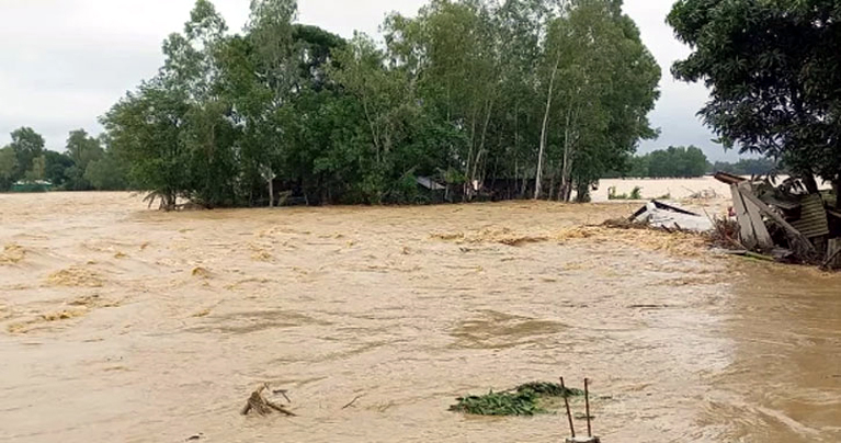 দেশে ভয়াবহ বন্যায় ১৩ জনের মৃত্যু, ক্ষতিগ্রস্ত ৪৫ লাখ মানুষ