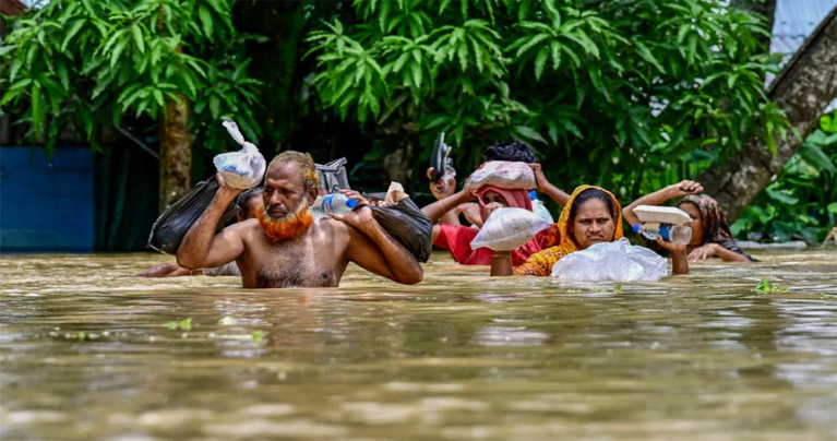 পাঁচ দিনে সংগ্রহের ১০ কোটি টাকার বেশি ত্রাণ বন্যার্তদের দিল বিএনপি