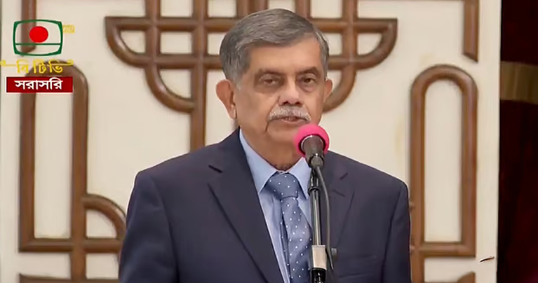 উপদেষ্টা হিসেবে শপথ নিলেন সি আর আবরার