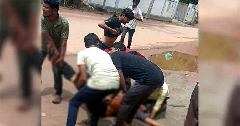 কুমিল্লায় শিক্ষার্থীদের মিছিলে ছাত্রলীগ-যুবলীগের হামলা : গুলিবিদ্ধ ৫