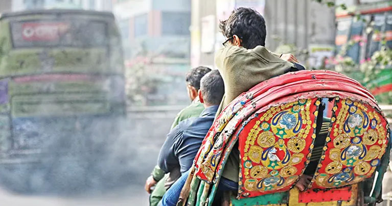 বায়ুদূষণে ধুঁকছে ঢাকা, বাড়ছে রোগ-বালাই
