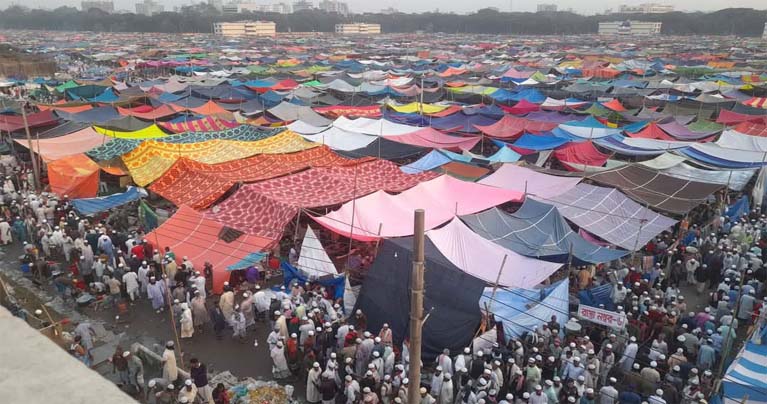তুরাগ তীরে বিশ্ব ইজতেমায় লাখো মুসল্লির জুমা আদায়