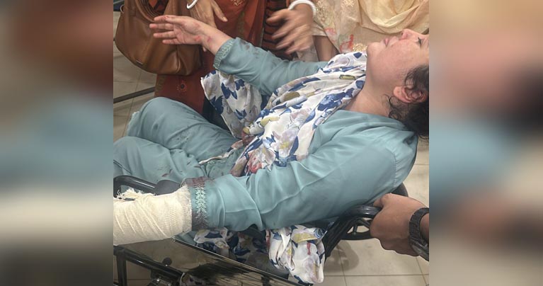গাজীপুরে দুই নারী কর্মকর্তাকে কুপিয়ে সোনালী ব্যাংকের ৭ লাখ টাকা ছিনতাই