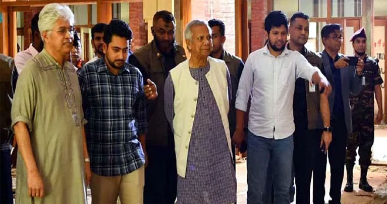 গণভবন জাদুঘরে ‘আয়নাঘরের’ রেপ্লিকা থাকা উচিত : প্রধান উপদেষ্টা