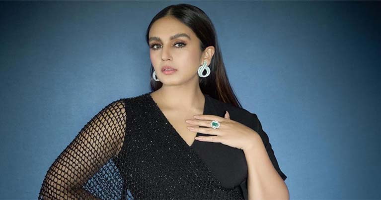 অনলাইনে হেনস্তার বিরুদ্ধে হুমার প্রতিবাদ