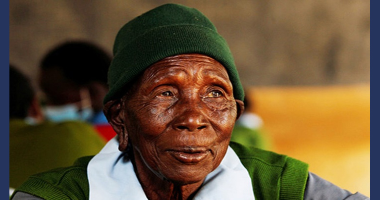 ৯৮ বছর বয়সেও স্কুলে যাচ্ছেন কেনিয়ার এই নারী