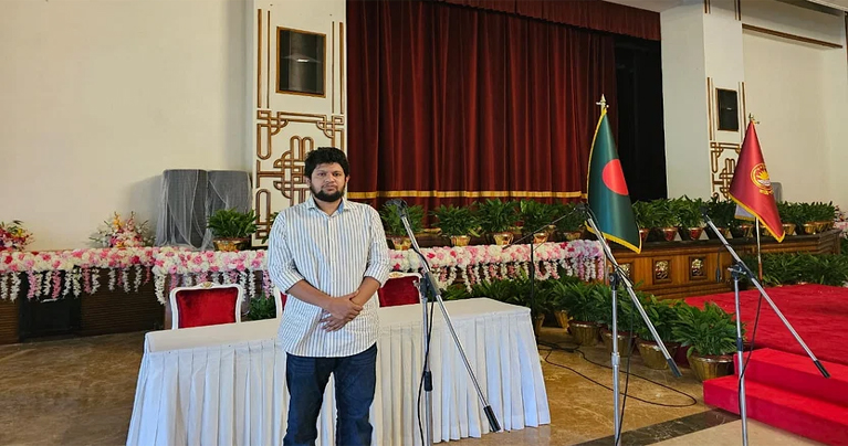 বঙ্গভবন থেকে সরানো হলো শেখ মুজিবের ছবি